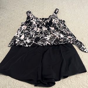 Swimsuits for all. Plus size Black and White 2pc tankini size 20